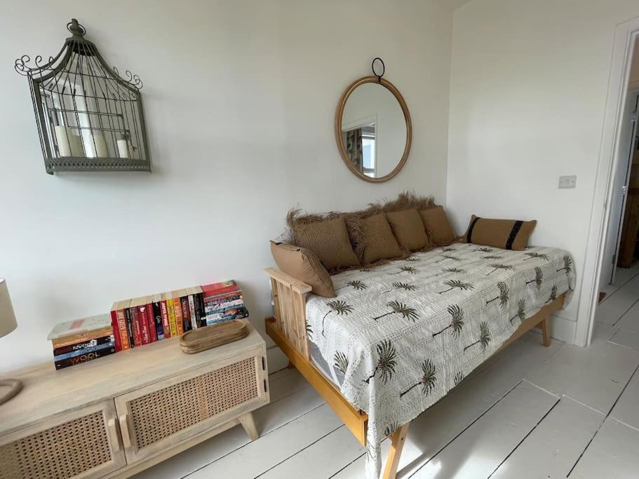 Top Deck - Fresh, Stylish Seaside Apartment Вентнор Экстерьер фото
