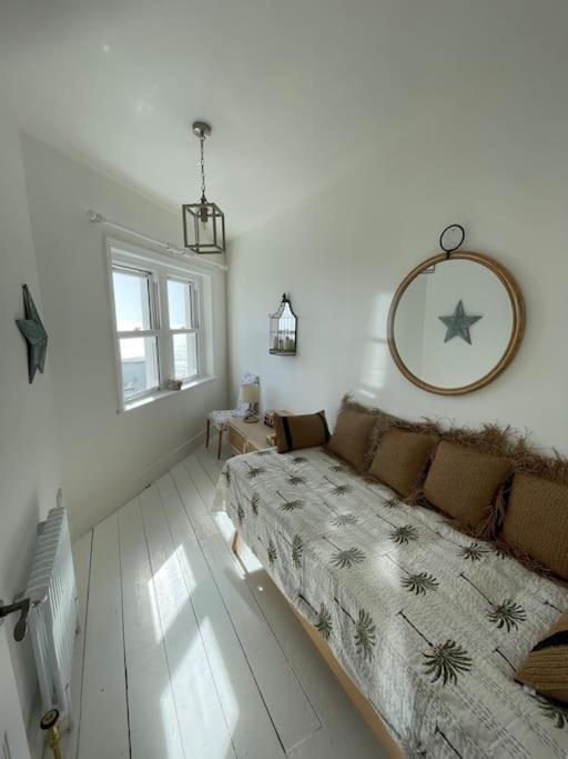 Top Deck - Fresh, Stylish Seaside Apartment Вентнор Экстерьер фото