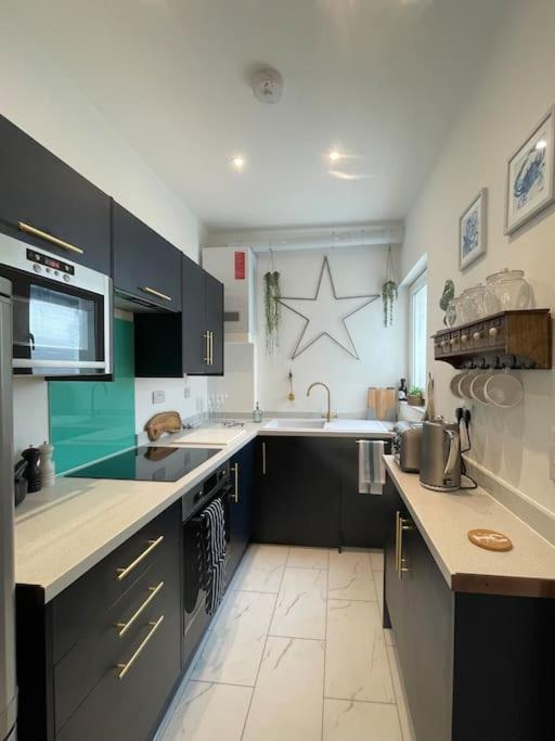 Top Deck - Fresh, Stylish Seaside Apartment Вентнор Экстерьер фото